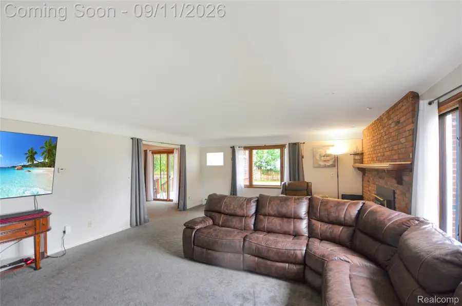 44819 Duffield Avenue, Sterling Heights, MI 48314 - #3
