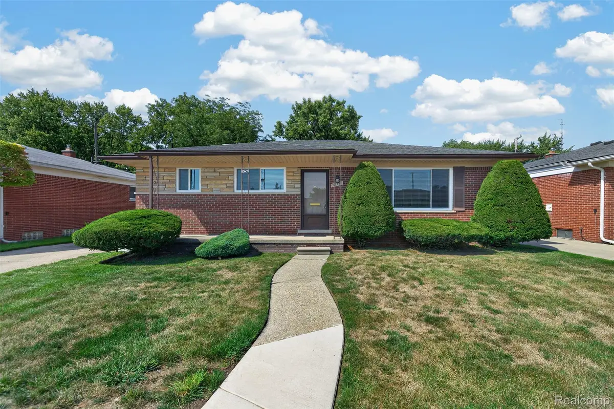 28371 Los Olas Drive, Warren, MI 48093 - #1