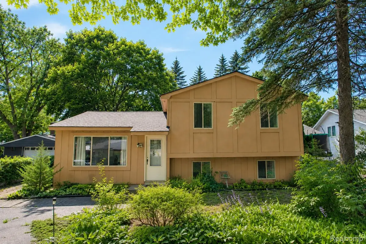 4510 Bethune Court, West Bloomfield, MI 48323 - #1
