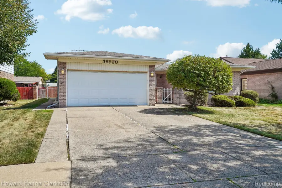 38920 Lowell Court, Sterling Heights, MI 48310 - #2