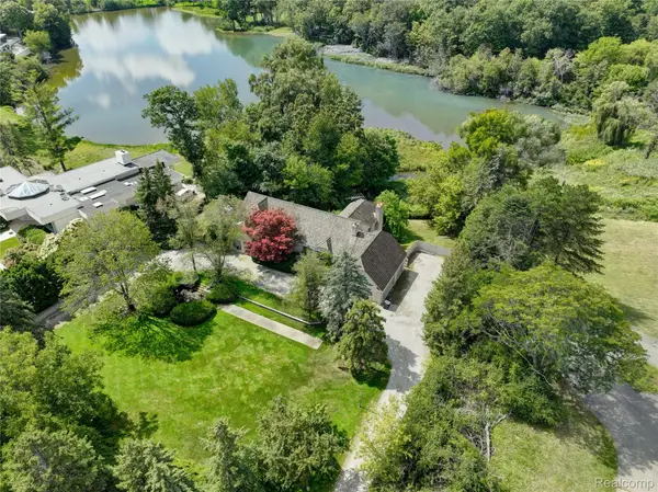 363 Lakewood Drive, BloomfieldHills, MI 48304