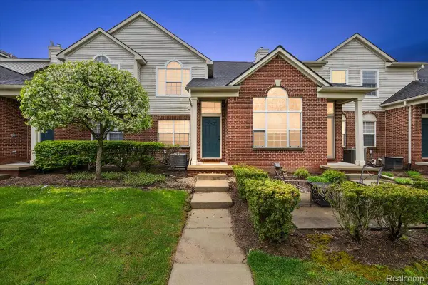 27204 Chantel Drive, WalledLake, MI 48390