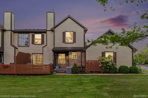 237 Barrington Circle, LakeOrion, MI 48360