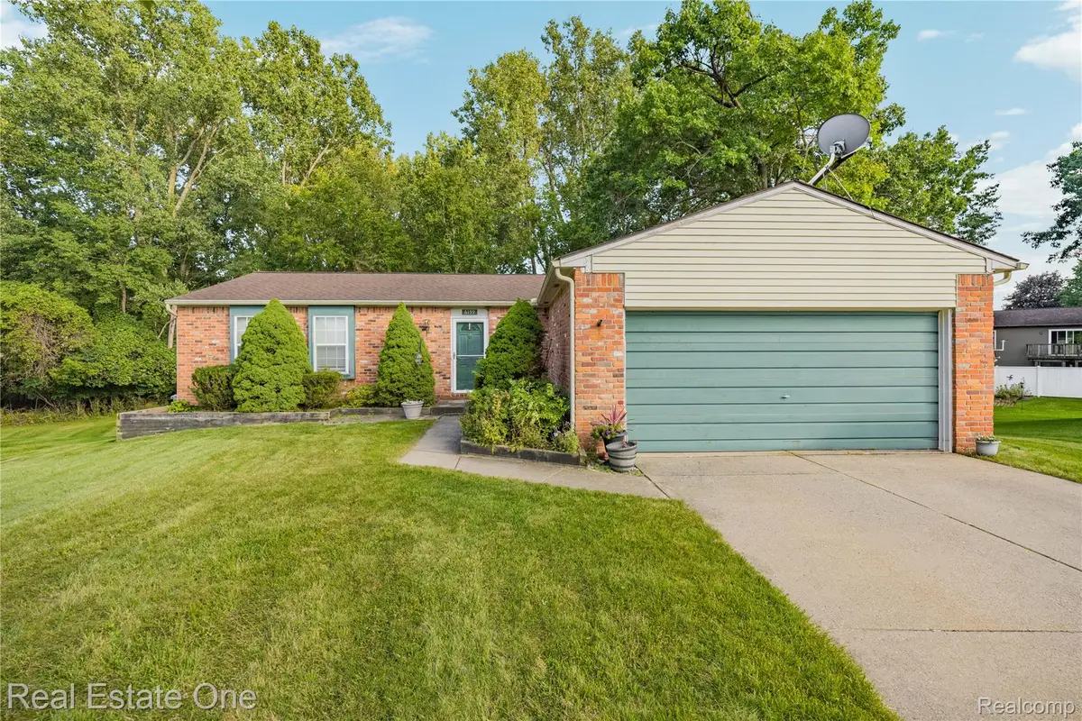 6159 Bay Court, Waterford, MI 48327 - #1