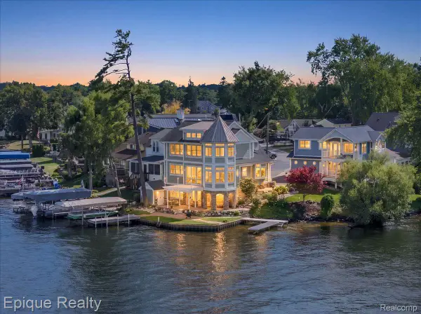 51 Crescent Avenue, LakeOrion, MI 48362