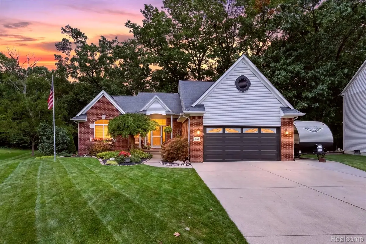 204 Pleasant Manor Drive, Waterford, MI 48327 - #1