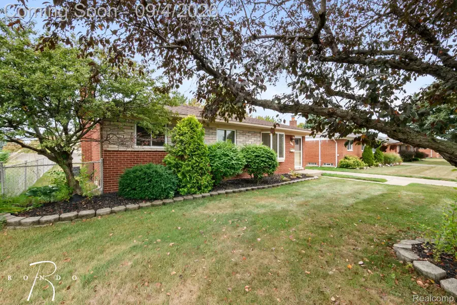 40525 Colony Drive, Sterling Heights, MI 48313 - #2