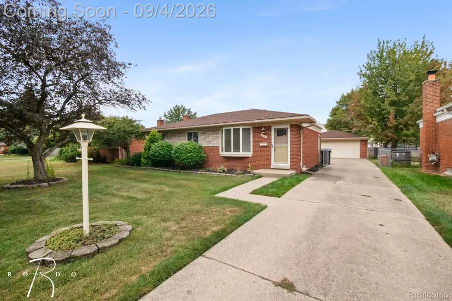 40525 Colony Drive, Sterling Heights, MI 48313 - #3