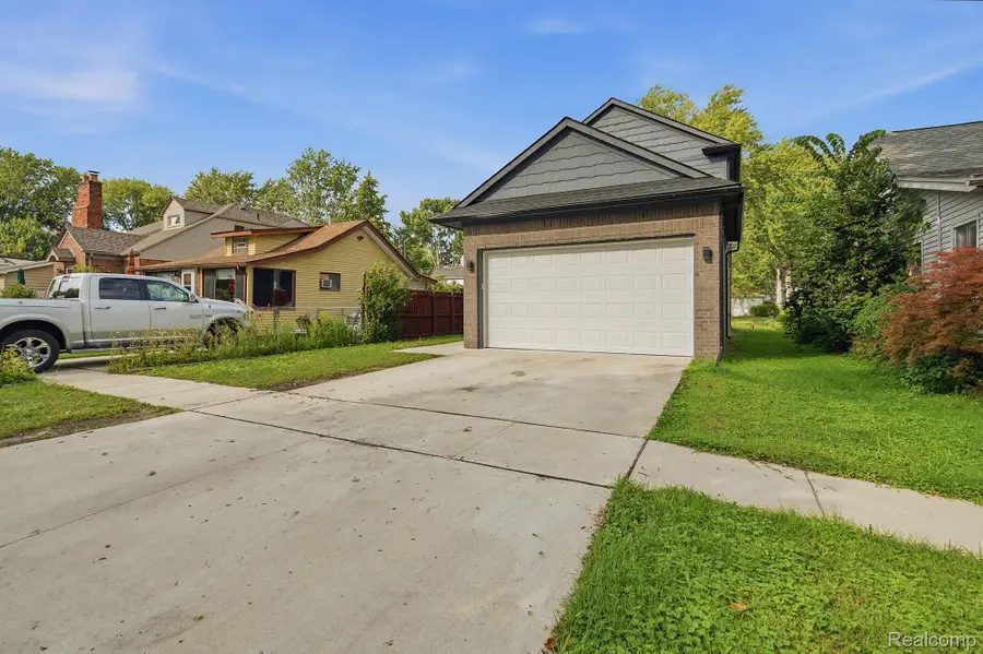 27827 S Moran Street, Harrison Township, MI 48045 - #2