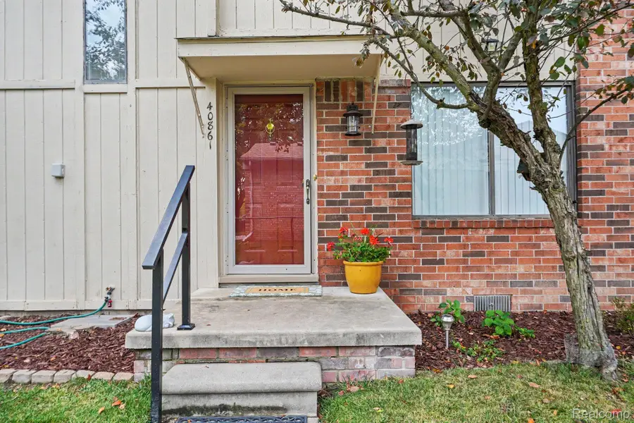 40861 Highpointe Drive, Clinton, MI 48038 - #2
