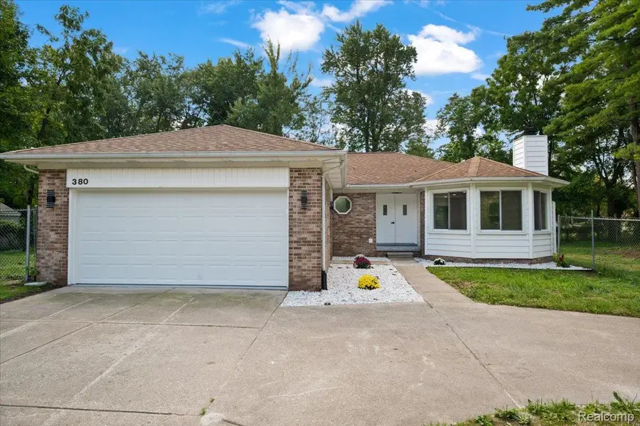 380 E South Boulevard S, Troy, MI 48085 - #2