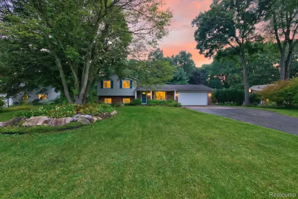 8965 Tartan Drive, Clarkston, MI 48348
