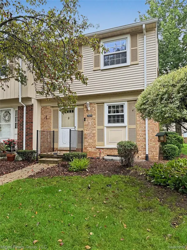 1699 Brentwood Drive, Troy, MI 48098