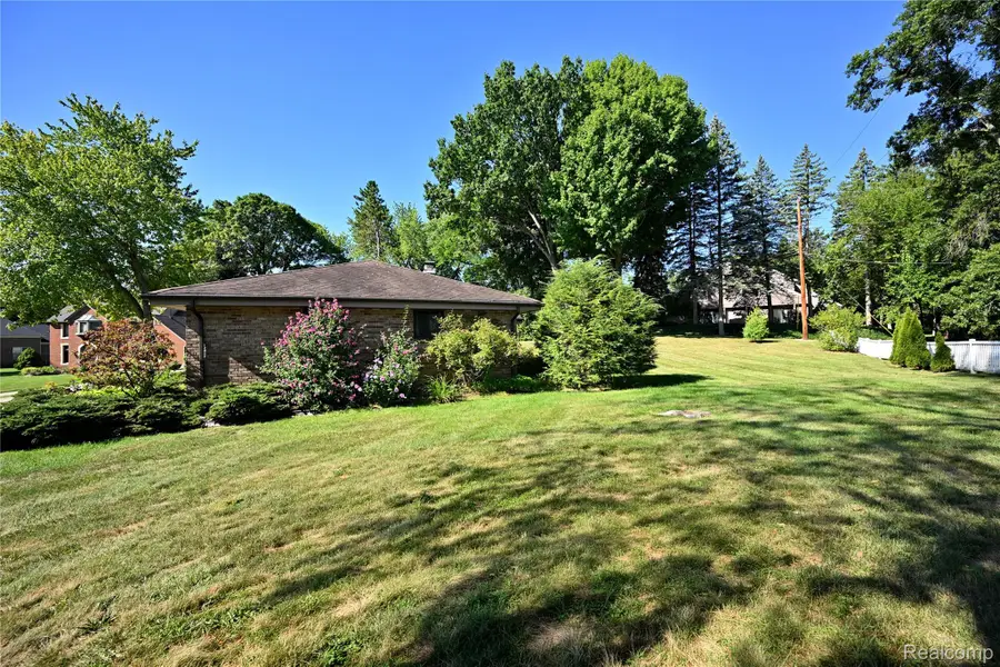 280 Wendy Lane, Bloomfield, MI 48302 - #2