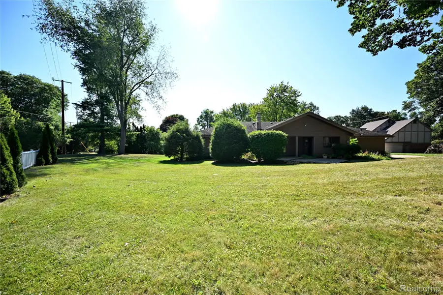 280 Wendy Lane, Bloomfield, MI 48302 - #3