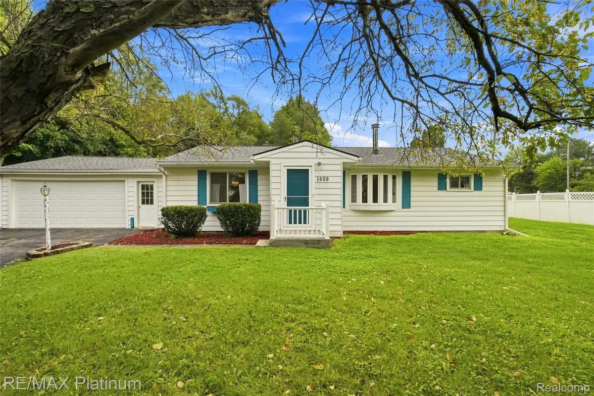 1609 W Dewey Road, Owosso, MI 48867 - #1
