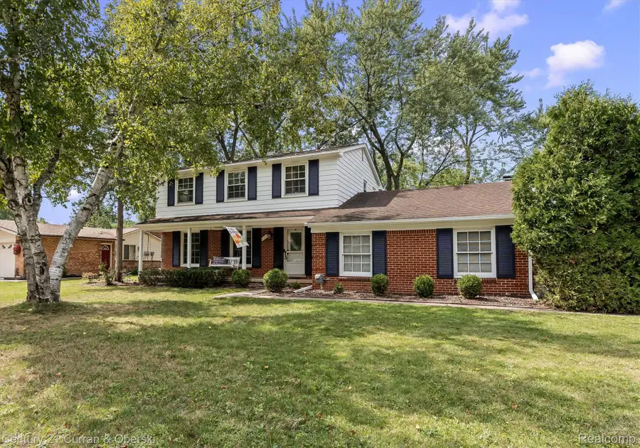 25137 Castlereigh Drive, Farmington Hills, MI 48336 - #2
