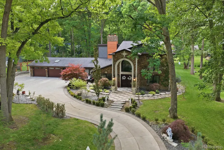 1258 Priscilla Lane, Rochester Hills, MI 48309 - #2