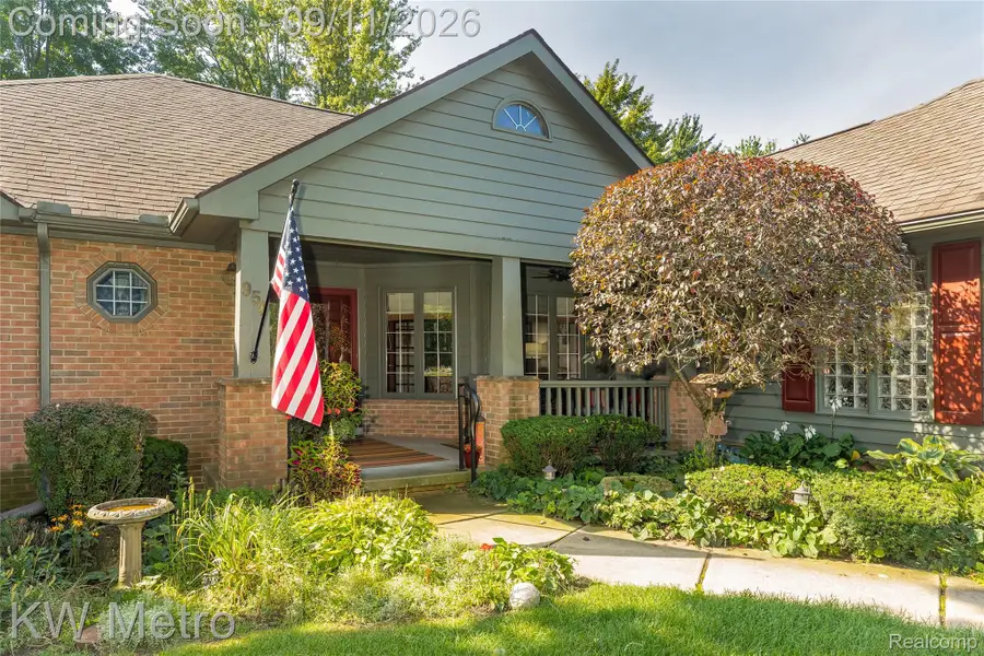 954 Pine Trail Drive, Rochester Hills, MI 48307 - #2