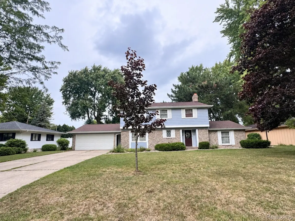 4710 Village Drive, Saginaw, MI 48638 - #1