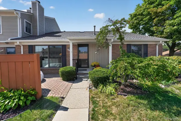 22076 Edgewater, Novi, MI 48375
