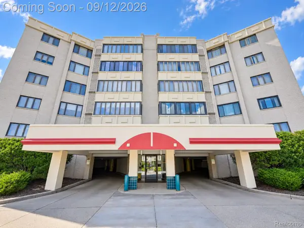 43050 12 Oaks Crescent Drive #4055, Novi, MI 48377