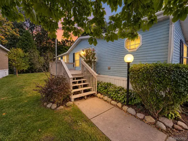 6564 E Michigan Avenue #85, Saline, MI 48176