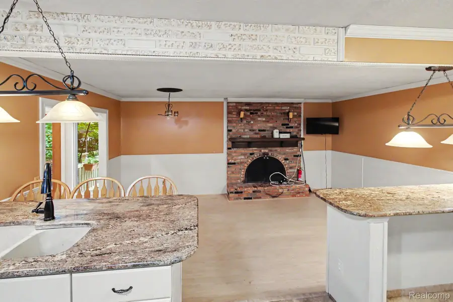 5521 Continental Road, Grand Blanc, MI 48439 - #2