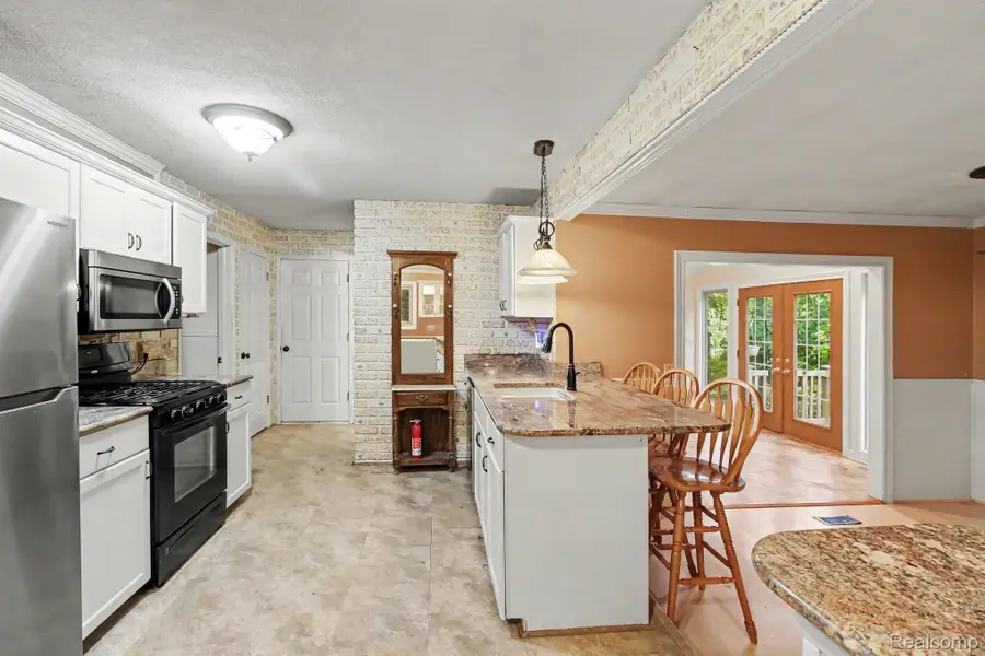 5521 Continental Road, Grand Blanc, MI 48439 - #3