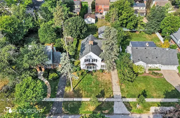208 Larchlea Drive, Birmingham, MI 48009