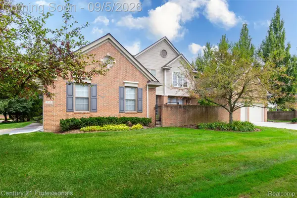 111 Charleston Drive, Troy, MI 48098