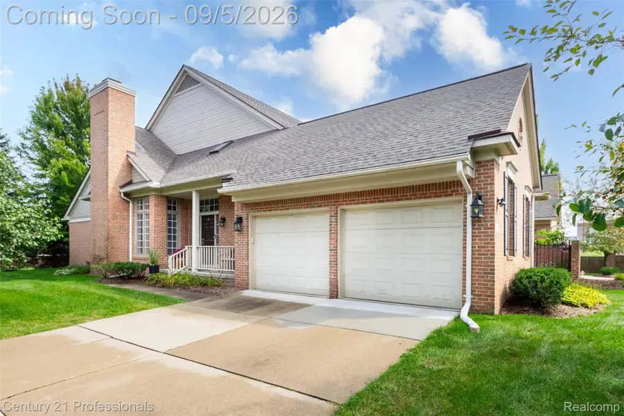 111 Charleston Drive, Troy, MI 48098 - #2