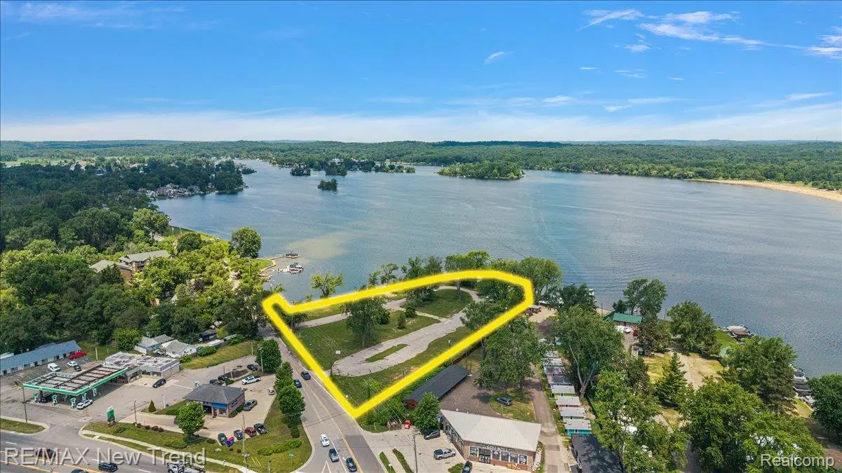 8300 Pontiac Lake Road, White Lake, MI 48386 - #1