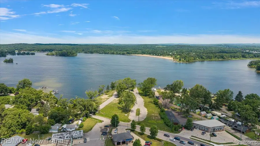 8300 Pontiac Lake Road, White Lake, MI 48386 - #2