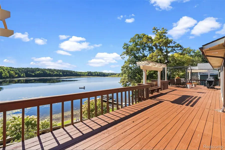 3232 Shady Oak Drive, Columbiaville, MI 48421 - #3