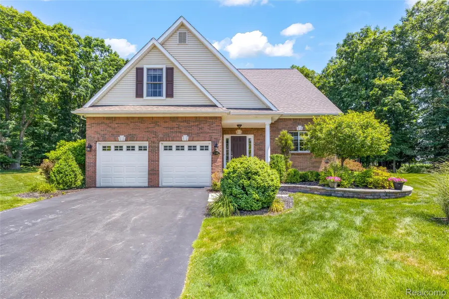 10182 Edgewood Drive, Grand Blanc, MI 48439 - #2