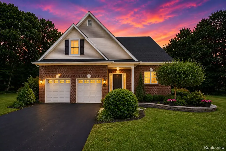 10182 Edgewood Drive, Grand Blanc, MI 48439 - #3