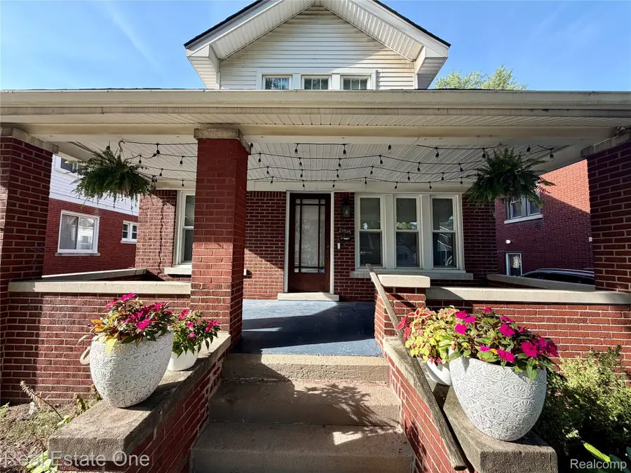21515 Tenny Street, Dearborn, MI 48124 - #2