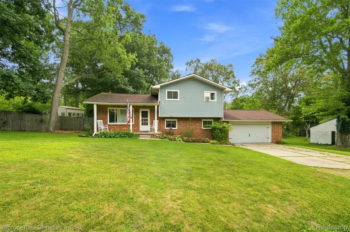 2631 Edgevale Drive, Waterford, MI 48329 - #1