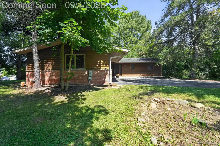 1352 Catherines Way, Howell, MI 48843 - #3