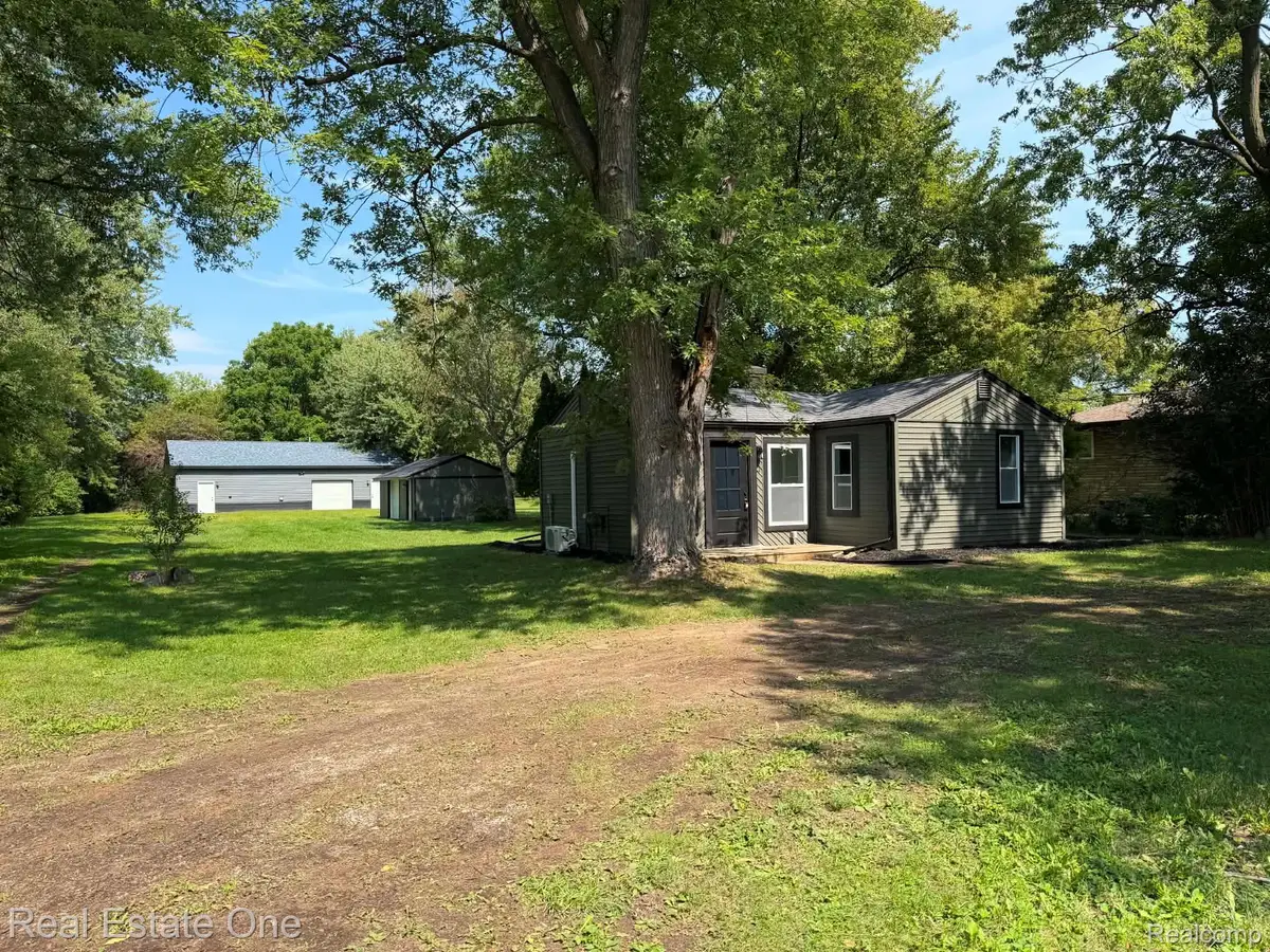 5055 Lapeer Road, Burton, MI 48509 - #1