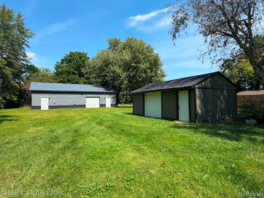 5055 Lapeer Road, Burton, MI 48509 - #2