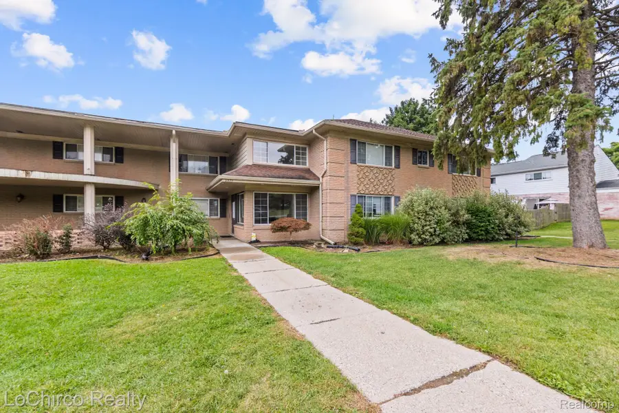 2377 Walton Boulevard #17, Rochester Hills, MI 48309 - #2