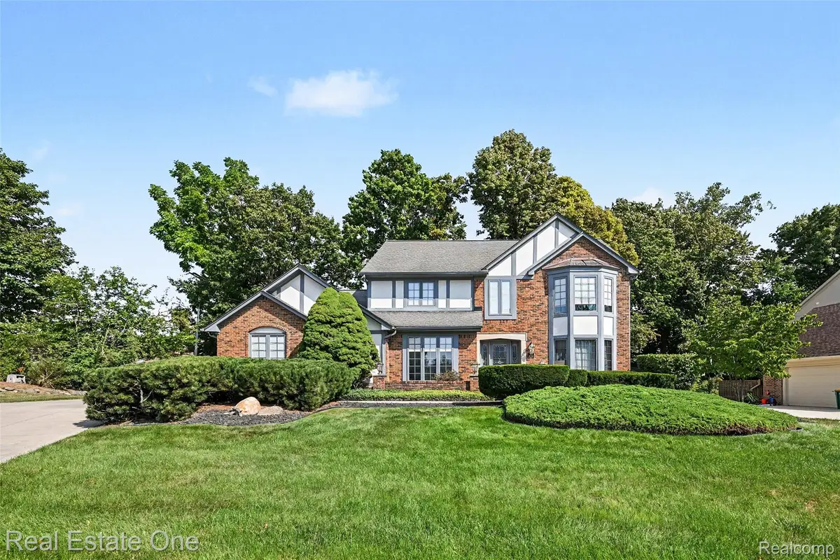 39052 Plumbrook Drive, Farmington Hills, MI 48331 - #1