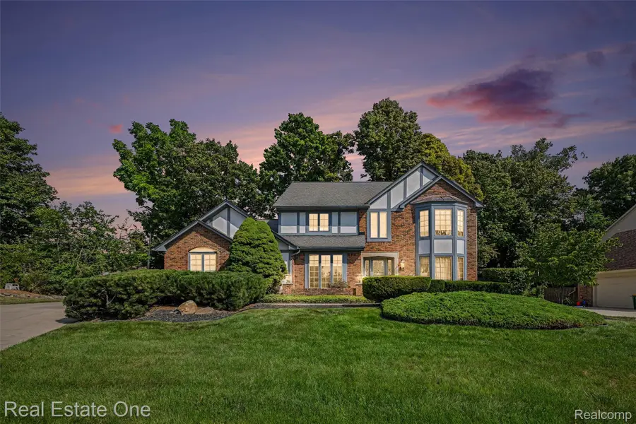 39052 Plumbrook Drive, Farmington Hills, MI 48331 - #3