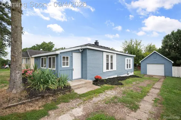 84 W Fairmount Avenue, Pontiac, MI 48340