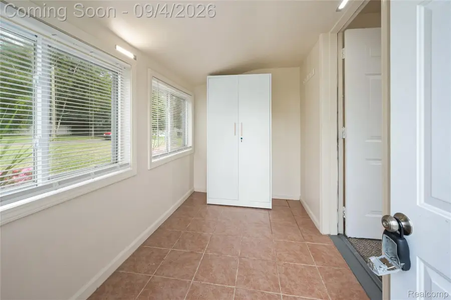 84 W Fairmount Avenue, Pontiac, MI 48340 - #2