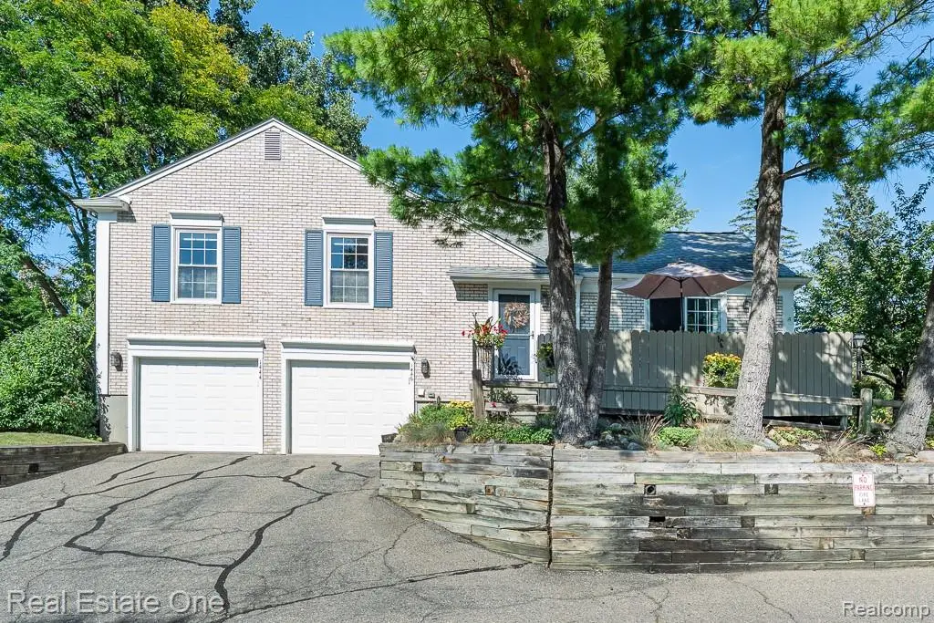1446 Kings Cove Drive, Rochester Hills, MI 48306 - #1