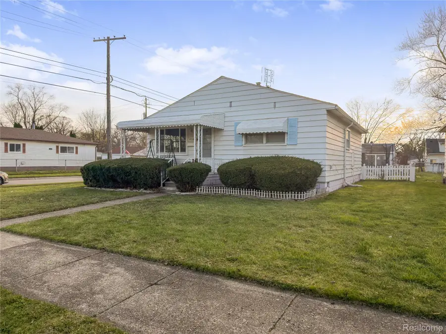 4710 Edgewood Street, Dearborn Heights, MI 48125 - #2