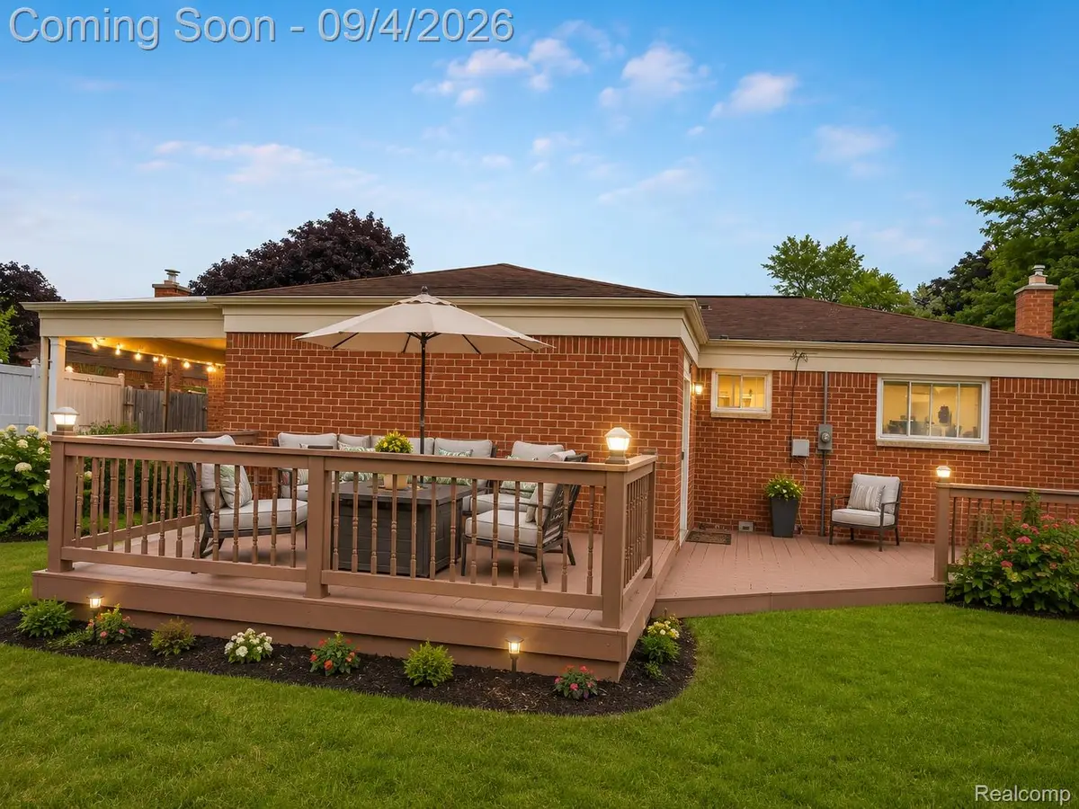 25132 St Clement Drive, Warren, MI 48089 - #1